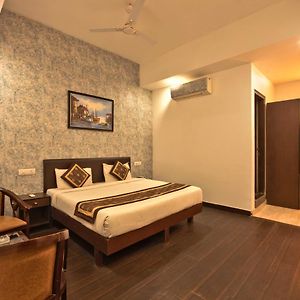 Airport Hotel Tashree Near Yashobhoomi